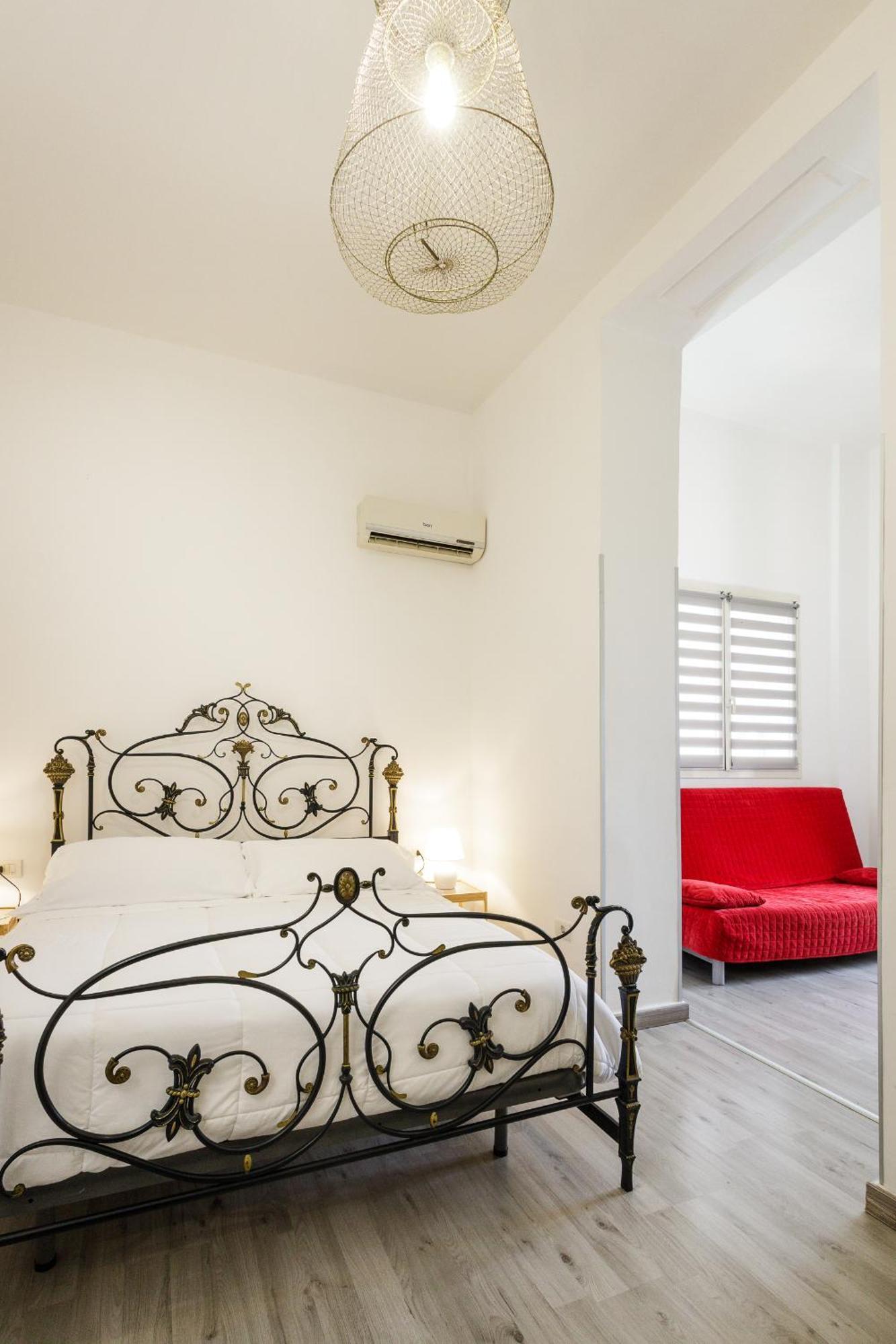 Civico13 Bed & Breakfast Napoli Bagian luar foto