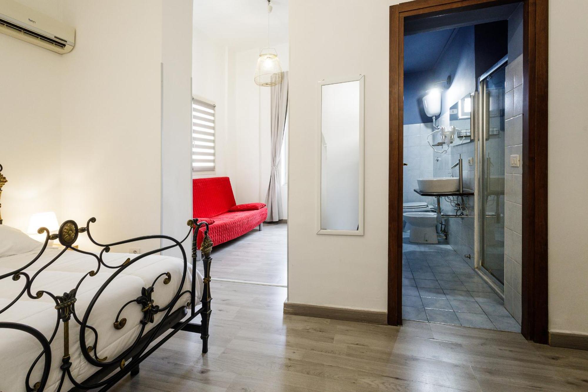 Civico13 Bed & Breakfast Napoli Bagian luar foto