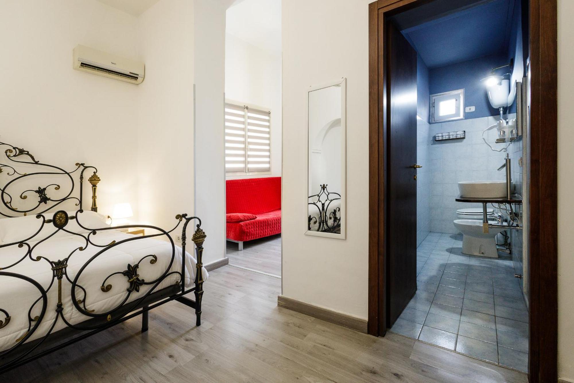 Civico13 Bed & Breakfast Napoli Bagian luar foto