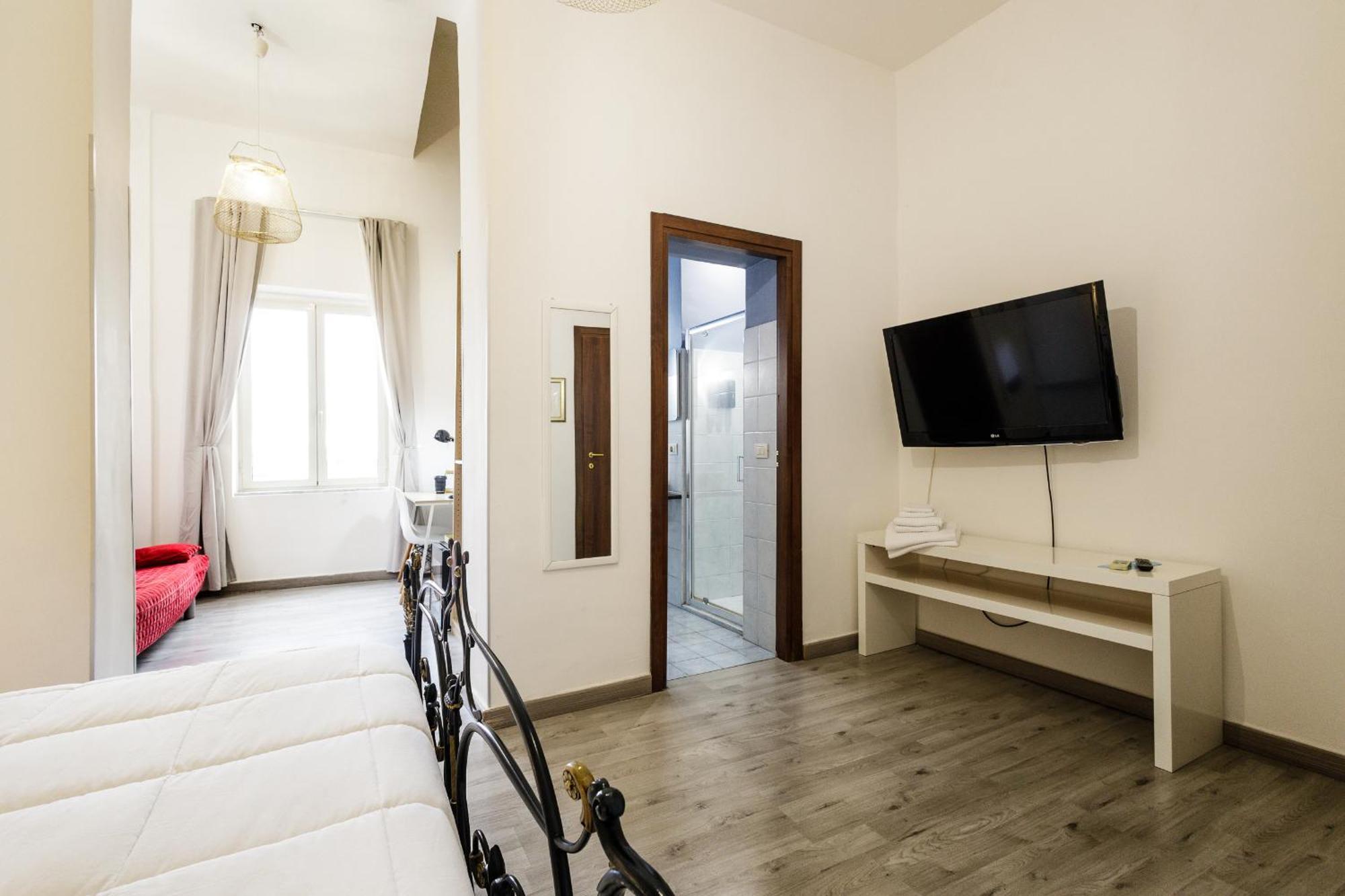 Civico13 Bed & Breakfast Napoli Bagian luar foto