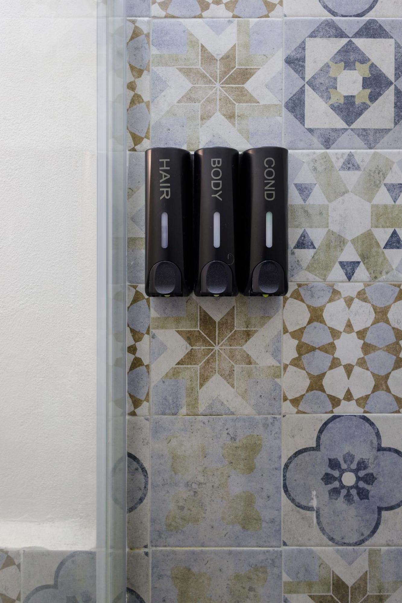 Civico13 Bed & Breakfast Napoli Bagian luar foto