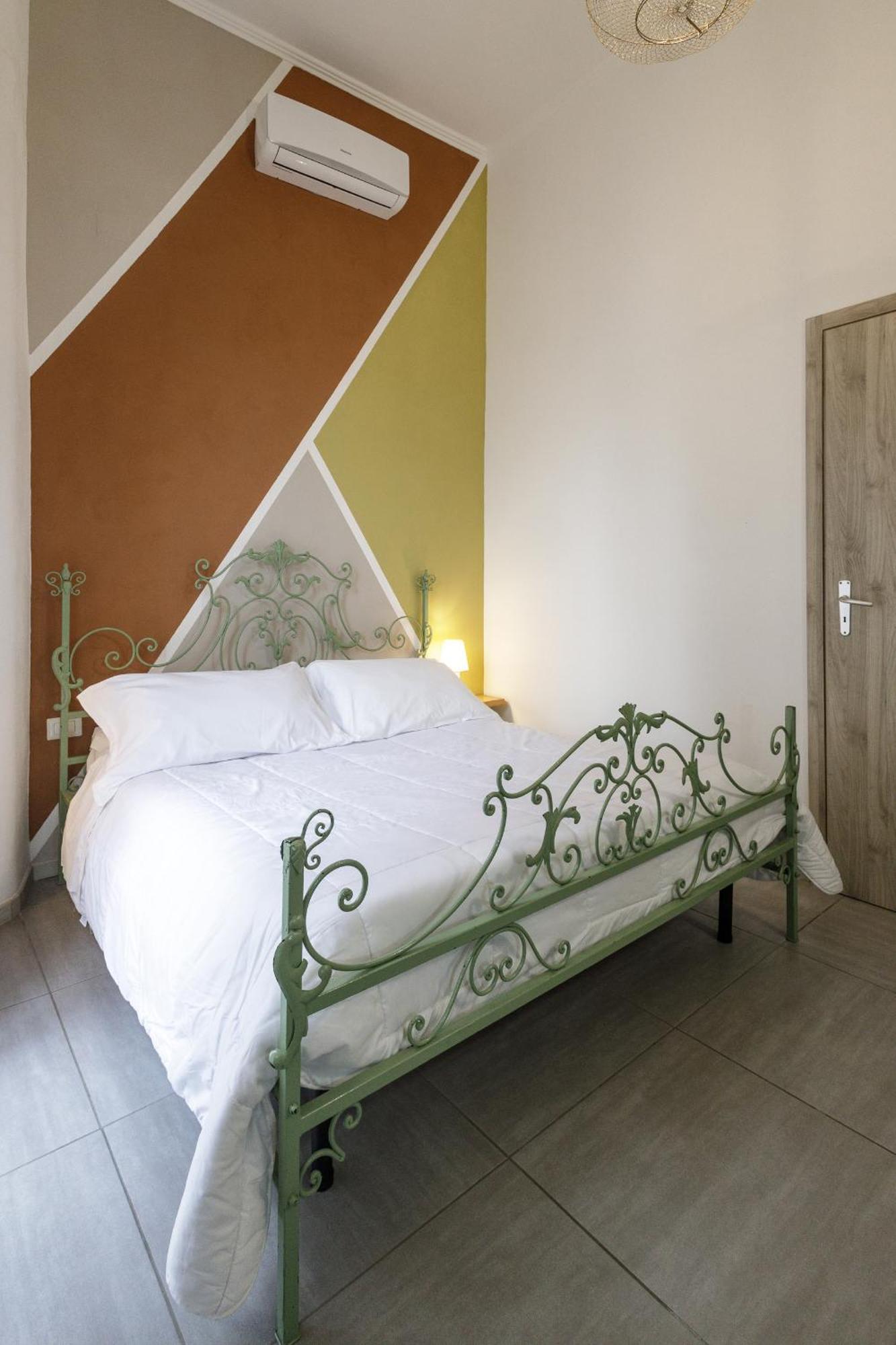 Civico13 Bed & Breakfast Napoli Bagian luar foto