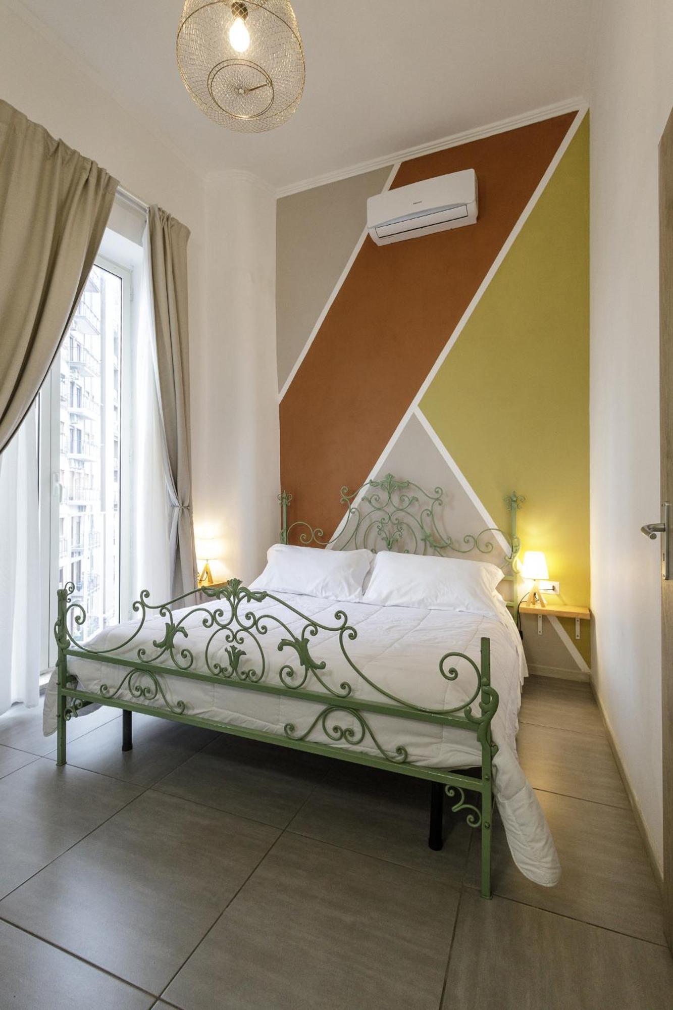 Civico13 Bed & Breakfast Napoli Bagian luar foto