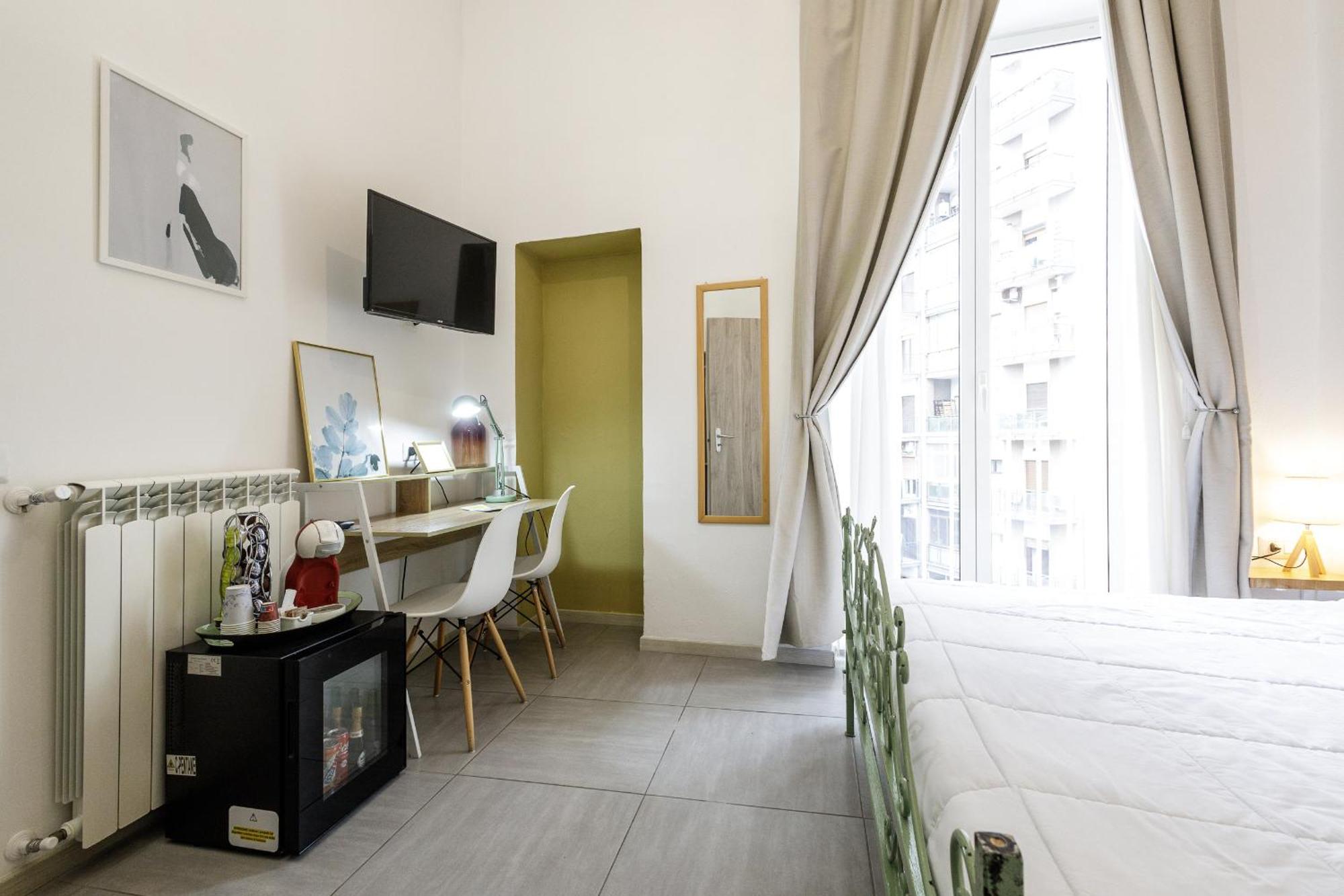 Civico13 Bed & Breakfast Napoli Bagian luar foto