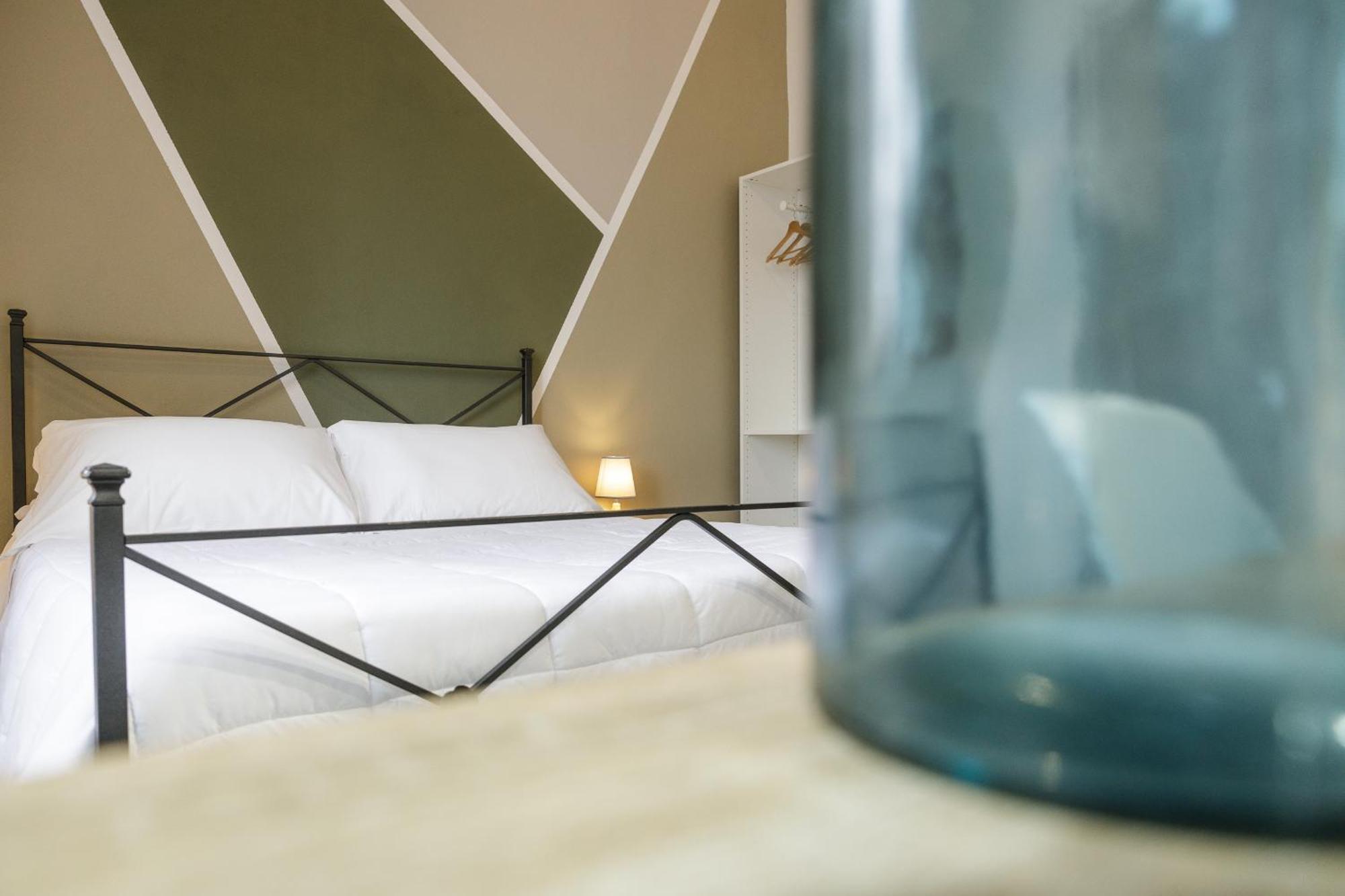 Civico13 Bed & Breakfast Napoli Bagian luar foto