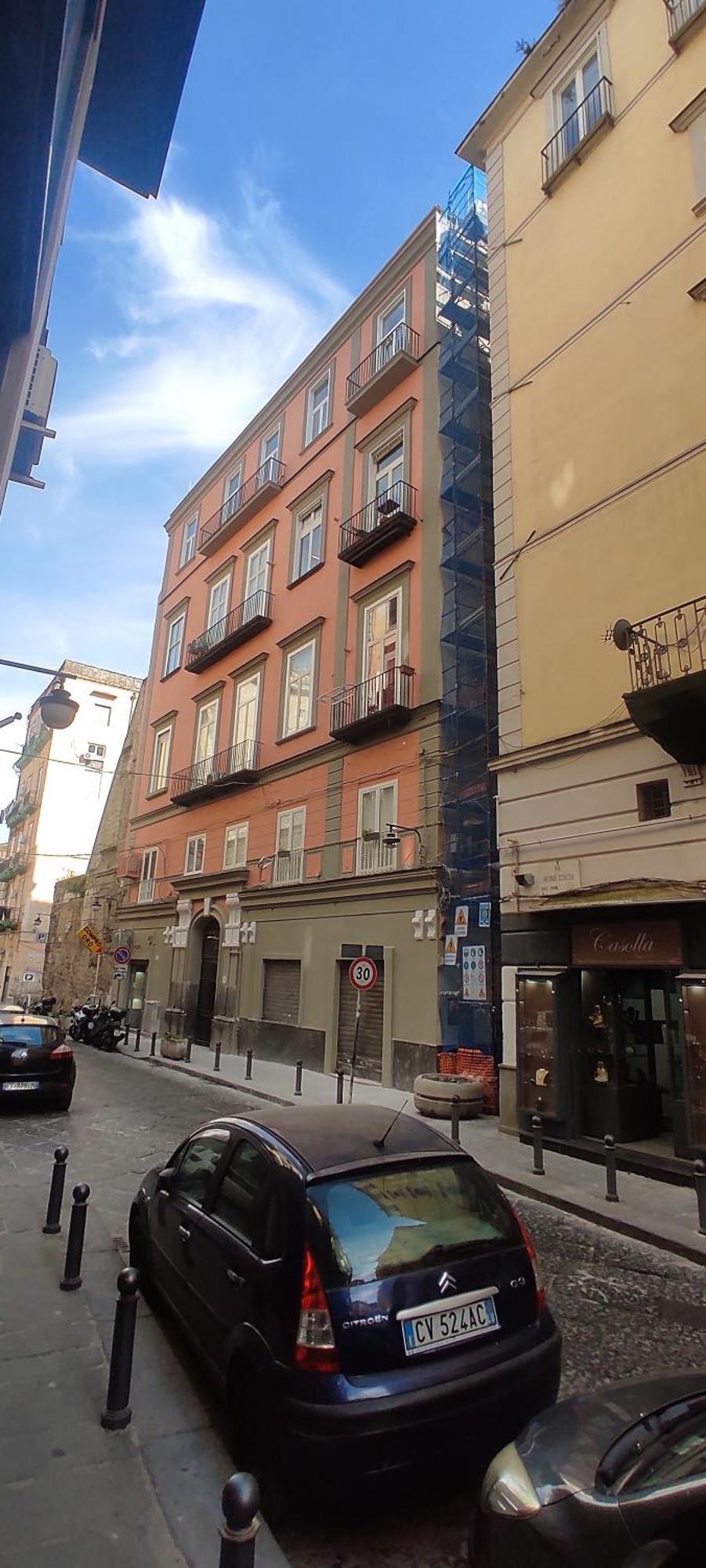 Civico13 Bed & Breakfast Napoli Bagian luar foto