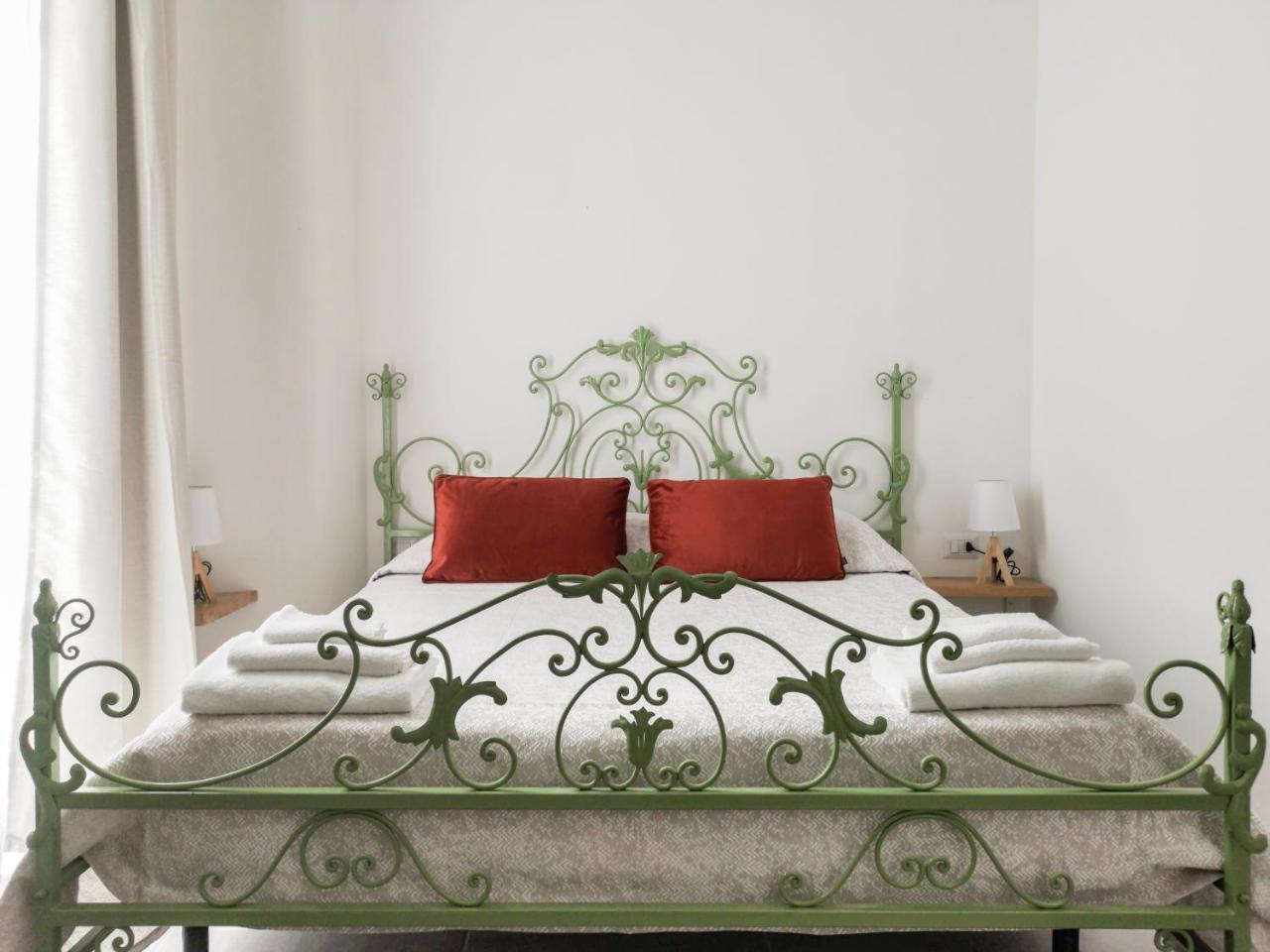 Civico13 Bed & Breakfast Napoli Bagian luar foto